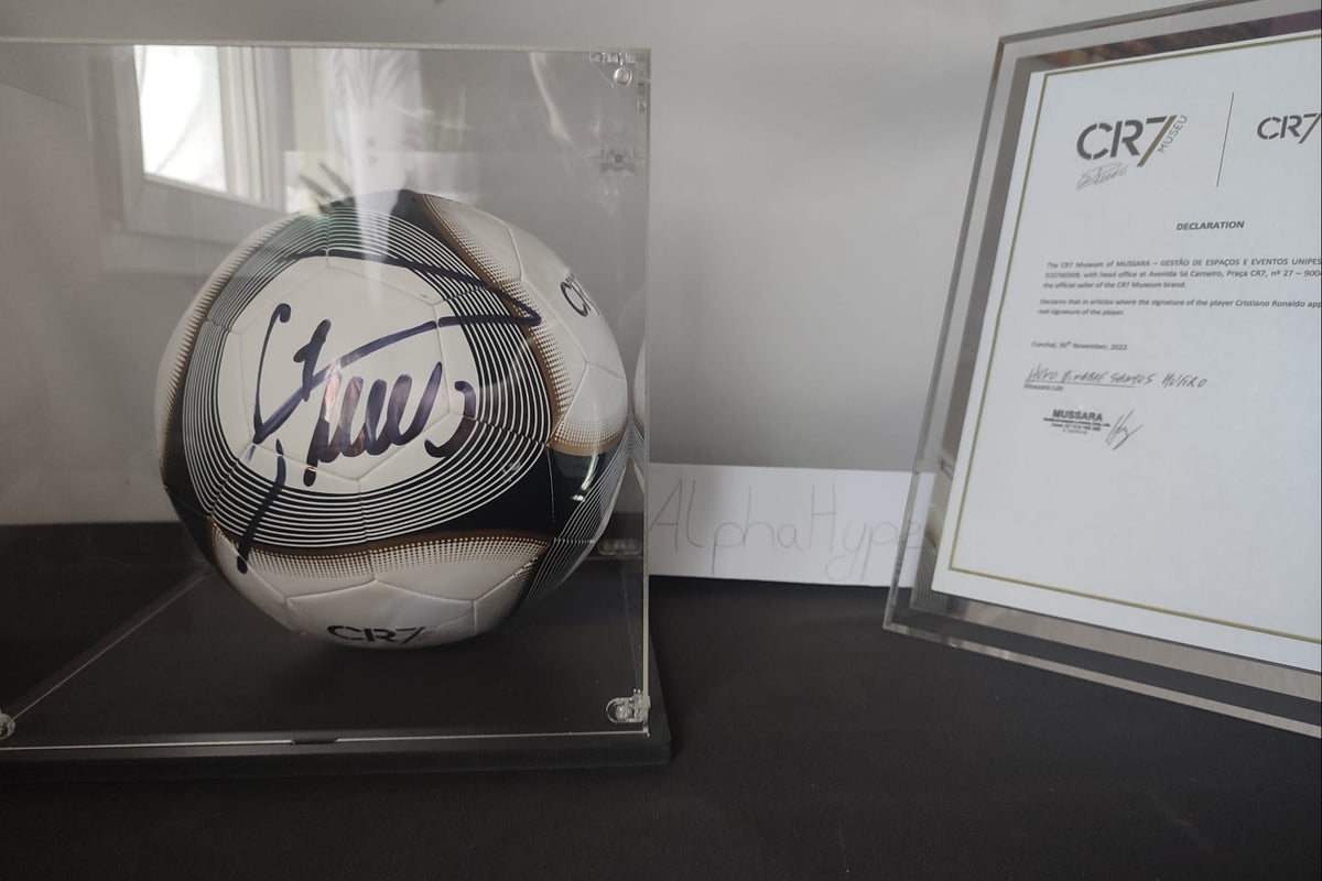 Cristiano Ronaldo Weißer Limitierter Fußball mit Autogramm & Urkunde